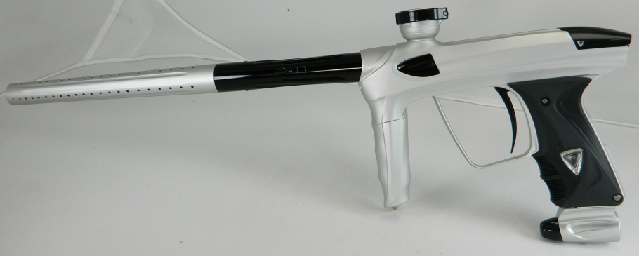 DLX Luxe 2.0 Dust White with Gloss Black Accents